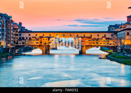 Die Brücke Ponte Vecchio in Florenz, Italien. Stockfoto