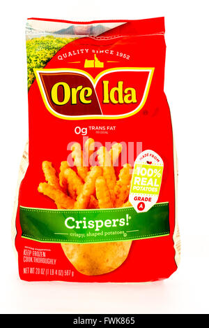 Winneconne, Wisconsin - 29. August 2015: Tasche von Ore Ida Crispers, hergestellt aus 100 % Kartoffeln. Stockfoto