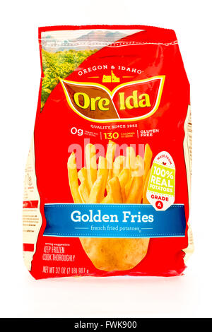 Winneconne, Wisconsin - 29. August 2015: Tasche von Ore Ida golden frites, hergestellt aus 100 % Kartoffeln. Stockfoto