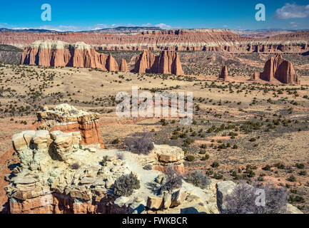 Türmen und Klippen in Upper Cathedral Valley, Capitol Reef National Park, Colorado Plateau, Utah, USA Stockfoto