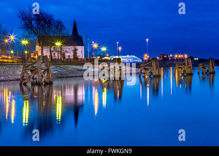 Norwegische Kirche Cardiff Bay Reflexionen Abend Langzeitbelichtung Stockfoto