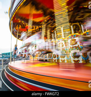 Merry Go Round Kirmes Fahrt am Cardiff Bay Mermaid Quay Stockfoto