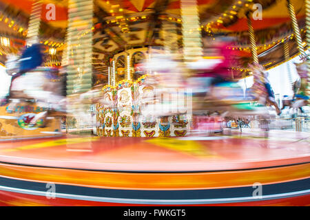 Merry Go Round Kirmes Fahrt am Cardiff Bay Mermaid Quay Stockfoto