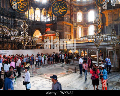 Krönung Platz im historischen Hagia Sofia (Ayasofya), zuerst eine Kirche, dann Moschee, heute ein Museum. Istanbul, Türkei. Stockfoto