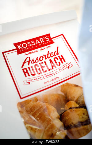 At Kossar, sie haben Backen ihrer legendären Bialys seit 1936, und jetzt der ältesten verbleibenden Bialy Bäckerei in den USA Stockfoto