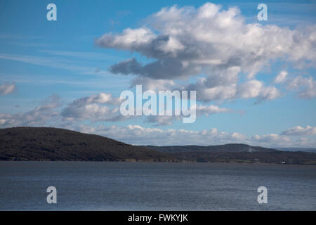 Die Mündung des The River Kent Grange-über-Sande Arnside Knott in Ferne Morecambe Bay Cumbria England Stockfoto