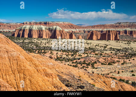 Türmen und Klippen in Upper Cathedral Valley, Capitol Reef National Park, Colorado Plateau, Utah, USA Stockfoto