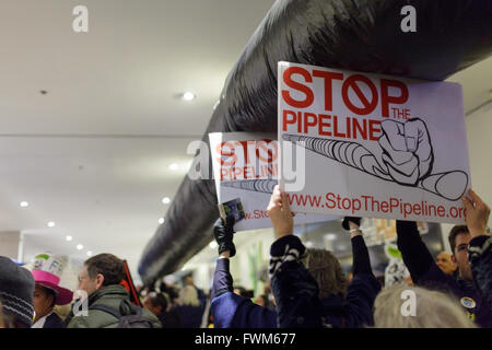 Protest, Erdgas-Pipeline wertvermehrende in New York State, USA zu stoppen. Stockfoto