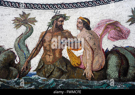 Römisches Mosaik Nachbildung der Bäder das (Otricoli, Italien). Detail der ein Triton und eine Nereide. Kleine Eremitage. Pavillon-Raum. Die Eremitage. Sankt Petersburg. Russland. Stockfoto