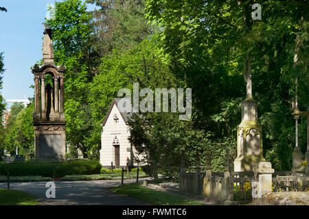 Köln, Lindenthal, Melaten-Friedhof, Gräber am Hauptweg Stockfoto