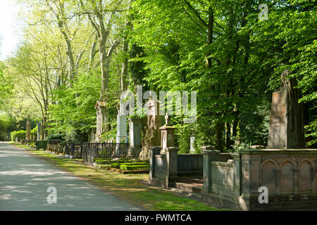 Köln, Lindenthal, Melaten-Friedhof, Gräber am Hauptweg Stockfoto