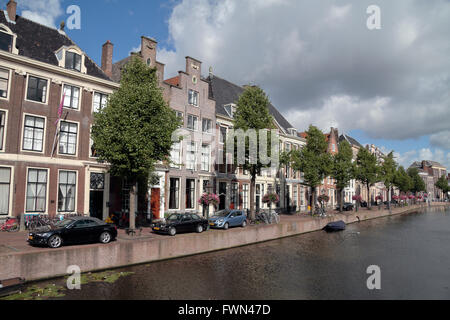 Prinsengracht Seite Häuser in Leiden, Südholland, Niederlande. Stockfoto