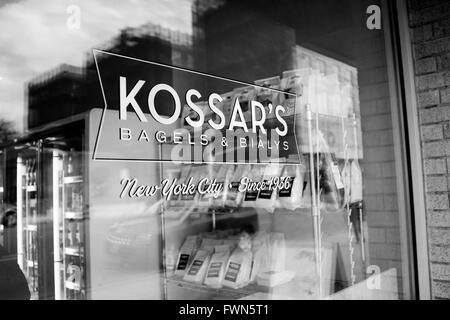 At Kossar, sie haben Backen ihrer legendären Bialys seit 1936, und jetzt der ältesten verbleibenden Bialy Bäckerei in den USA Stockfoto