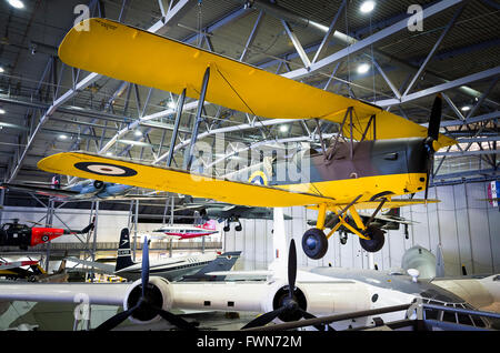 De Havilland Tiger Moth Trainingsflugzeug aus dem zweiten Weltkrieg auf dem Display im IWM Duxford UK Stockfoto