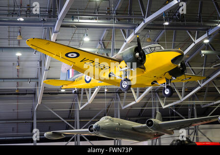 Airspeed Oxford AS.10 auf dem Display in den Luftraum Hangar am IWM Duxford UK Stockfoto