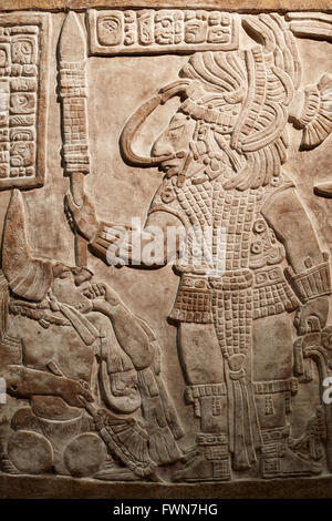 Maya Flachrelief in Stein im British Museum in London Stockfoto