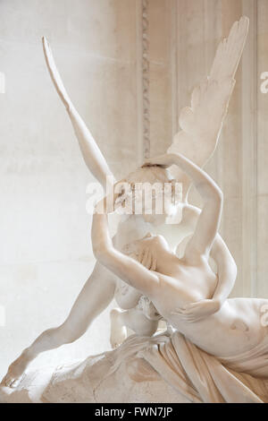 Canovas weiße Amor und Psyche Marmorstatue, Tageslicht Stockfoto