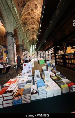 Domicanen Buchhandlung Maastricht innerhalb einer alten dominikanischen Kirche Stockfoto