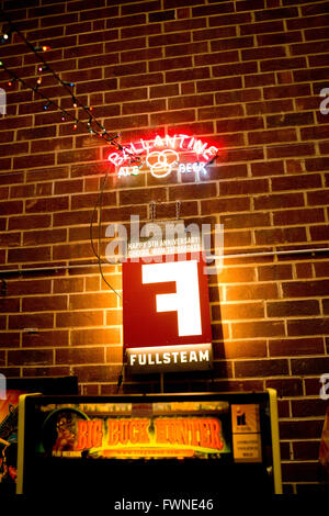 FullStream Brauerei & Taverne, Durham, North Carolina North Carolina USA. Südlichen Craft Bier und Essen. Stockfoto