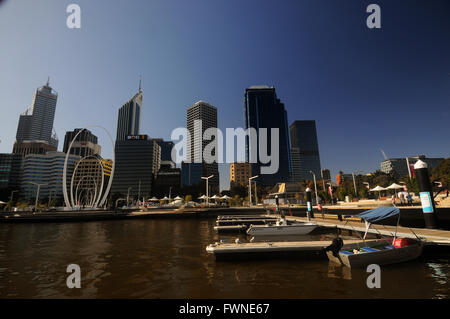 Kleine Boote vertäut am Elizabeth Quay, Perth, Western Australia. Weder Herr PR Stockfoto