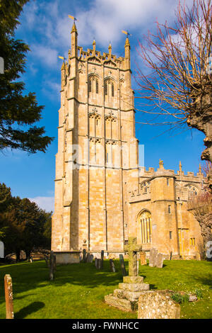 Chipping Campden Pfarrei Kirche St. James. Auf den schönsten "Wolle Kirchen" in England. Mit Cotswold gelben Kalkstein gebaut. Stockfoto