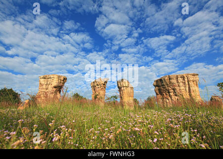 Mor Hin Khao, Thailand Stonehenge, mit schönen Feld Stockfoto
