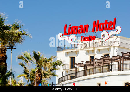 Liman Hotel und Casino in Kyrenia auf der nördlichen Küste von Zypern. Stockfoto