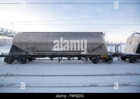Öl-Tanker Zug Fracht Logistik mit Winterlandschaft Stockfoto