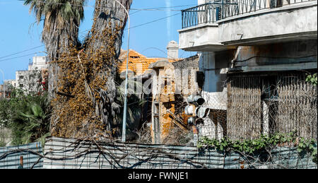 Gebäude in Varosha, einem verlassenen südlichen Viertel in der zypriotischen Stadt Famagusta. Stockfoto