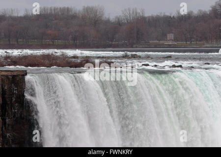 Bild mit der schönen Niagara Falls und den Fluss Stockfoto