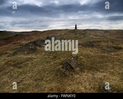 Der Gipfel Cairn auf Latterbarrow, in der Nähe von Hawkshead im englischen Lake District. Stockfoto