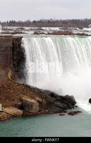 Bild mit dem erstaunlichen Niagara Wasserfall im winter Stockfoto