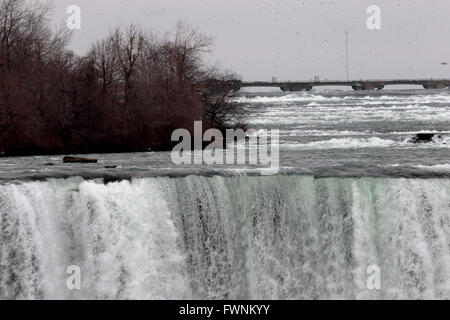 Bild mit erstaunlich mächtig Niagara Wasserfall und seine Quelle Stockfoto