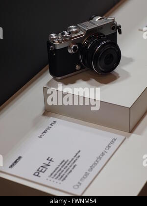 Neu ins Leben gerufen Olympus PEN-F Kamera auf "Die Fotografie Show" im NEC Birmingham. Stockfoto