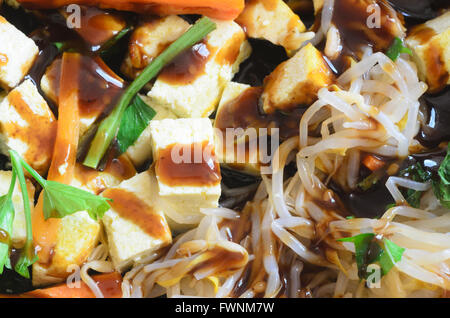 Gebratener Tofu mit Gemüse Mahlzeit Stockfoto