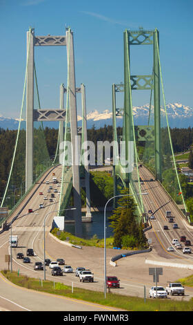 Tacoma verengt Brücke, Puget Sound, Tacoma, Washington, Olympischen Bergen im Hintergrund. Stockfoto