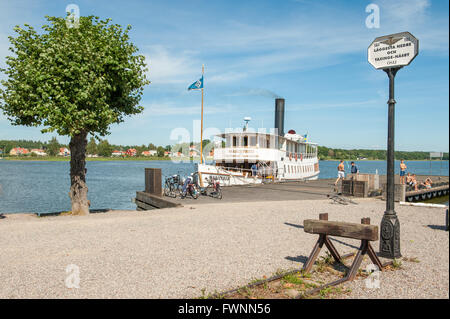 Sommer im idyllischen Kleinstadt Mariefred in Schweden Stockfoto