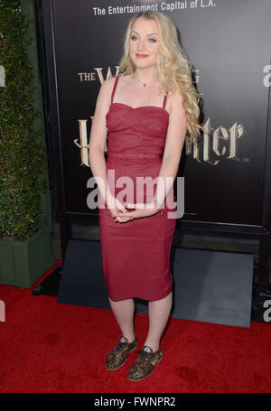 Los Angeles, Kalifornien, USA. 5. April 2016. Universal City, Kalifornien - Evanna Lynch. Anreise für Universal Studios '' Wizarding World of Harry Potter Öffnung '' statt in den Universal Studios Hollywood. Bildnachweis: Birdie Thompson/AdMedia Credit: Birdie Thompson/AdMedia/ZUMA Draht/Alamy Live-Nachrichten Stockfoto