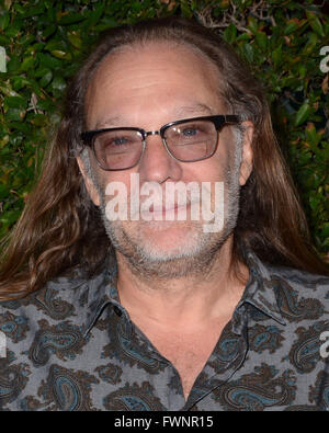 Los Angeles, Kalifornien, USA. 5. April 2016. Universal City, Kalifornien - Greg Nicotero. Anreise für Universal Studios '' Wizarding World of Harry Potter Öffnung '' statt in den Universal Studios Hollywood. Bildnachweis: Birdie Thompson/AdMedia Credit: Birdie Thompson/AdMedia/ZUMA Draht/Alamy Live-Nachrichten Stockfoto