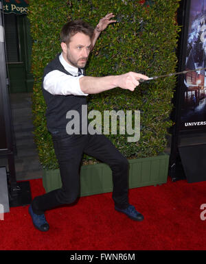 Universal City, CA, USA. 5. April 2016. 5. April 2016 - Universal City, Kalifornien - Chris Hardwick. Anreise für Universal Studios '' Wizarding World of Harry Potter Öffnung '' statt in den Universal Studios Hollywood. Bildnachweis: Birdie Thompson/AdMedia Credit: Birdie Thompson/AdMedia/ZUMA Draht/Alamy Live-Nachrichten Stockfoto