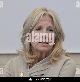 Fort Riley Junction CIty, Kansas, USA, 6. April 2016 Dr. Jill Biden besucht Fort Riley Mittelschule Credit: Mark Reinstein Stockfoto