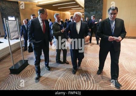 Baku, Aserbaidschan. 7. April 2016. Russlands Außenminister Sergei Lavrov, (L) Iran Foreign Minister Mohammad Javad Zarif (R) geben eine gemeinsame Pressekonferenz nach ihrem trilateralen Treffen. Bildnachweis: Aziz Karimow/Pacific Press/Alamy Live-Nachrichten Stockfoto