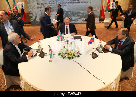 Baku, Aserbaidschan. 7. April 2016. Irans Außenminister Mohammad Javad Zarif, aserbaidschanischen Außenminister Elmar Mammadyarov und Russlands Außenminister Sergei Lavrov (L-R sitzen) halten ein trilaterales Treffen. Bildnachweis: Aziz Karimow/Pacific Press/Alamy Live-Nachrichten Stockfoto