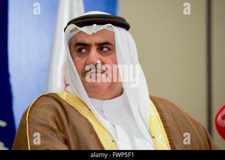 Manama, Bahrain. 7. April 2016. Bahraini Außenminister Scheich Khalid bin Ahmed al-Khalifa während einer gemeinsamen Pressekonferenz mit US Staatssekretär John Kerry im Four Seasons Hotel April 7, 2016 in Manama, Bahrain. Bildnachweis: Planetpix/Alamy Live-Nachrichten Stockfoto