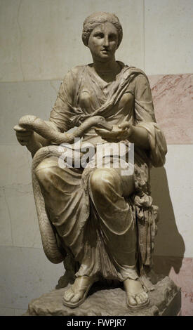 Statue der Hygieia. Tochter des Gottes der Medizin, Ascelpius. Göttin und Personifikation der Gesundheit. Roman, nach dem griechischen Original des 3. Jh. v. Chr. Marmor. Die Eremitage. Sankt Petersburg. Russland. Stockfoto