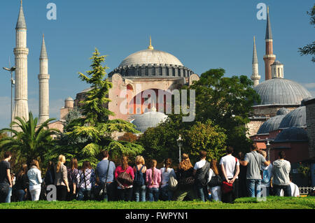 Türkei, Instanbu, Sultan Ahmet Park vor der Ayasofya Camii Museum and Hagia Sophia Mosque Stockfoto