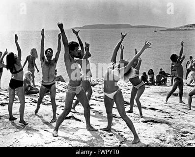 Am Tag der Fisch herauskam, auch bekannt als: Der Tag eine DM sterben Fische Kamen, Griechenland/Großbritannien/USA 1967, Regie: Mihalis Kakogiannis, Szenenfoto am Strand Stockfoto