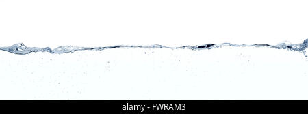 Linie Wasseroberfläche und Turbulenzen vor weißem Hintergrund Stockfoto