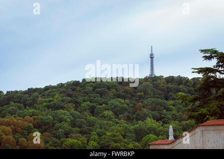 Panorama von der Petrin Aussichtsturm (Petrinska Rozhledna) eine 60 Meter hohe Stahlgerüst Turm in Prag, Tschechische Republik Stockfoto