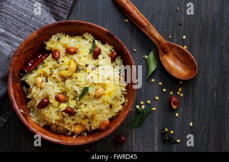 Pongal/Ponkal Linsensuppe Reis Tamil Nahrung aus Südindien Stockfoto